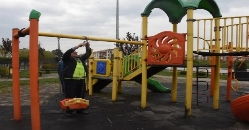 Düzcede Parklarda Bahar Temizliği Başladı