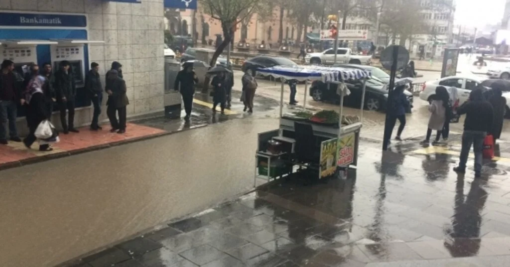 Elazığda Kuvvetli Yağmur Etkili Oluyor