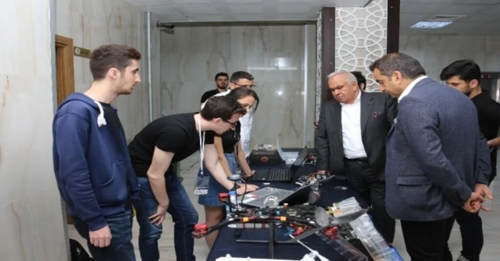 Erdemlide İşletmecilik Ve Teknoloji Zirvesi Başladı