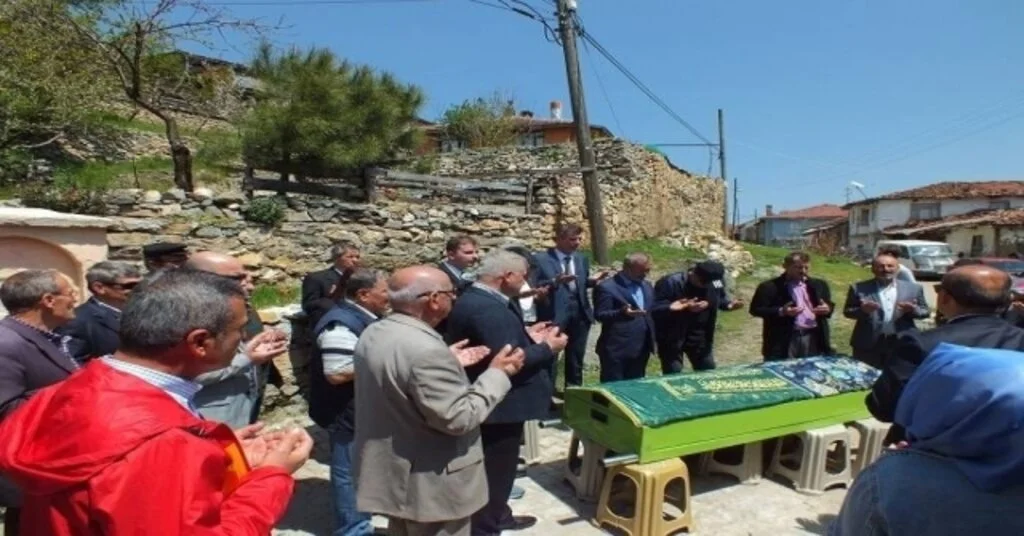 Eski Başbakan Yardımcısı Yalçın Akdoğanın Acı Günü