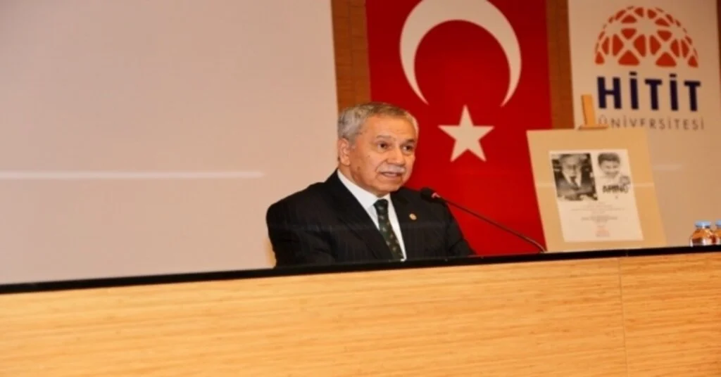 Eski Tbmm Başkanı Arınç, Üniversite Öğrencileriyle Bir Araya Geldi