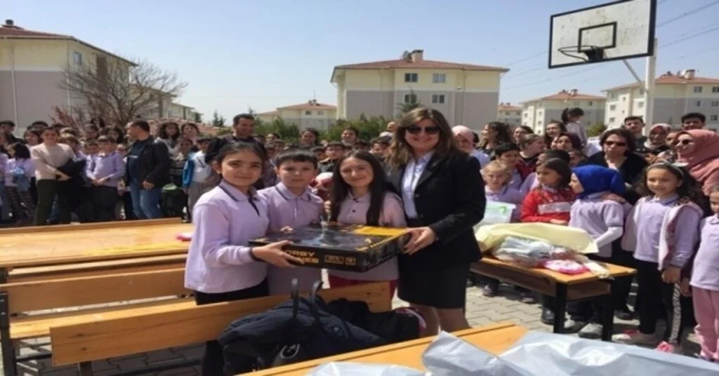 Esogülü Öğretmen Adaylarından Bilimle Şenlenelim Projesi
