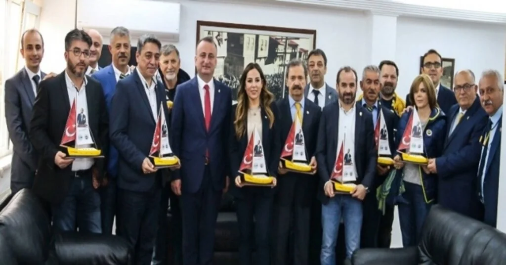 Fenerbahçeden Başkan Ayhana Kutlama