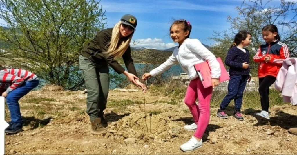 Fidanlar Gelecek İçin Toprakla Buluşturdu