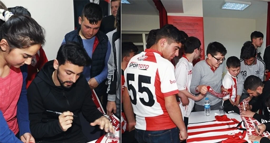 Futbolcuları Yakından Gördüler