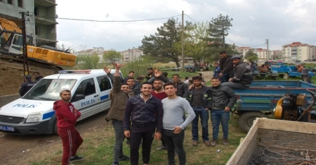 Geçim Derdine Düşen Romanlar: Hırsızlıkla İşimiz Olmaz, Hepimiz Ekmek Parası İçin Buradayız