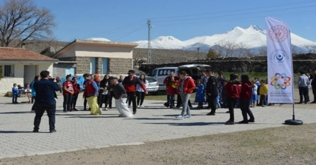 Gençlik Karavanı Şeyh Şaban İlkokulunda