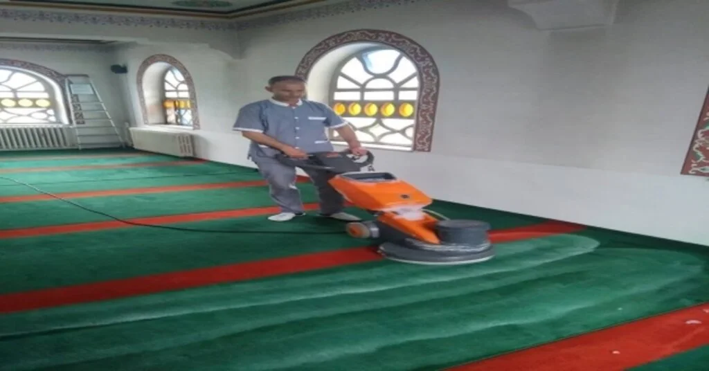 Gönen Camilerinde Ramazan Temizliği