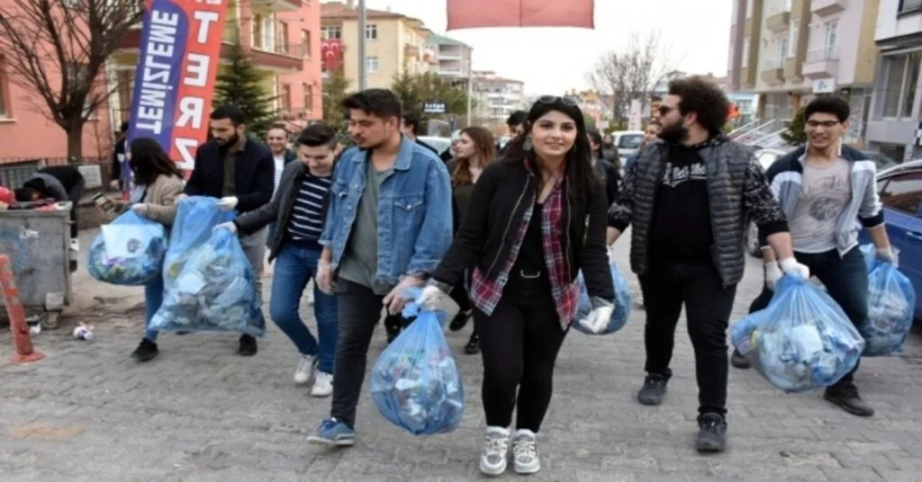 Gönüllü Öğrencilerin ‘Temiz Çevre Duyarlılığı