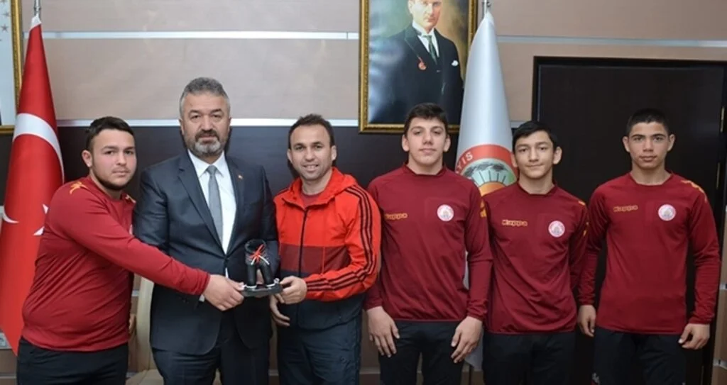 Güreşçilerden Topaloğlu’na Ziyaret