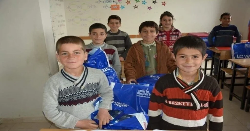 Güroymaktaki Öğrencilere Giyim Yardımı