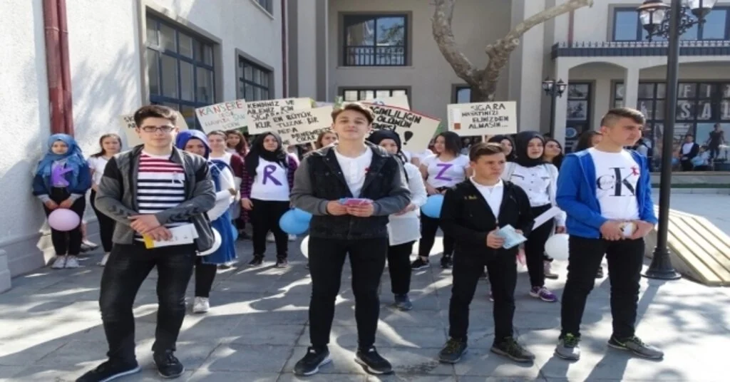 Havranda Liseliler Kansere Dikkat Çekmek İçin Yürüdü