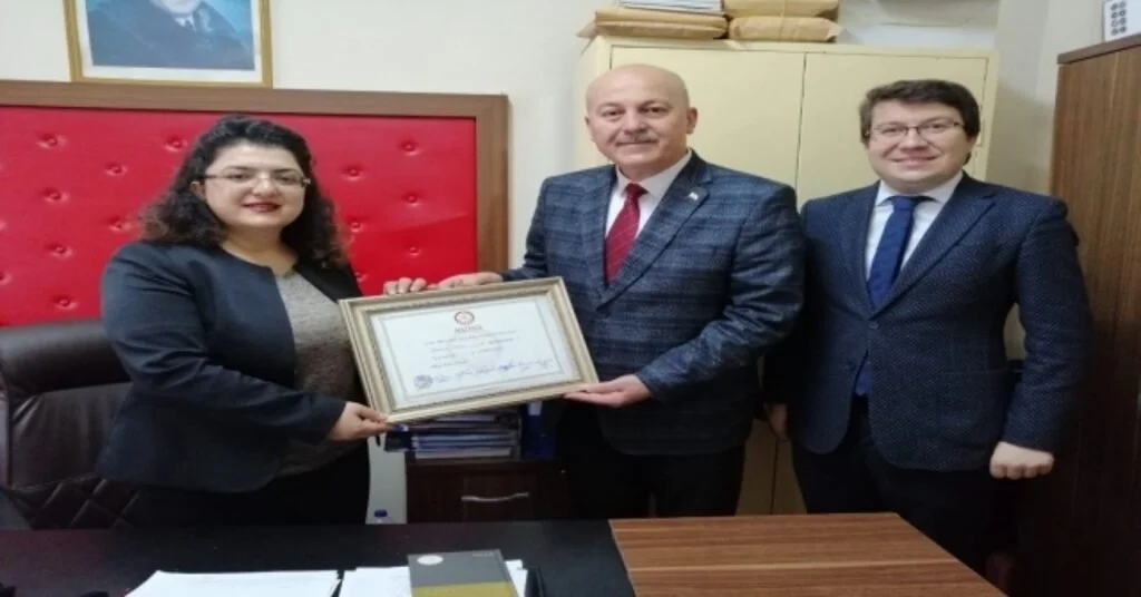 Hayraboluda Ak Partili Başkan Mazbatasını Aldı