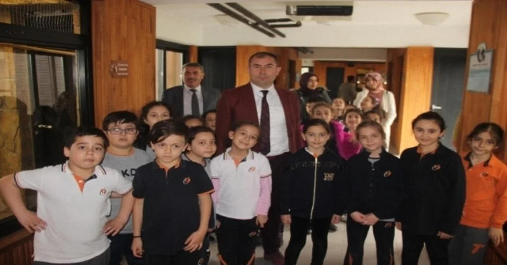Hayvanat Bahçesine Ziyaretçi Akını