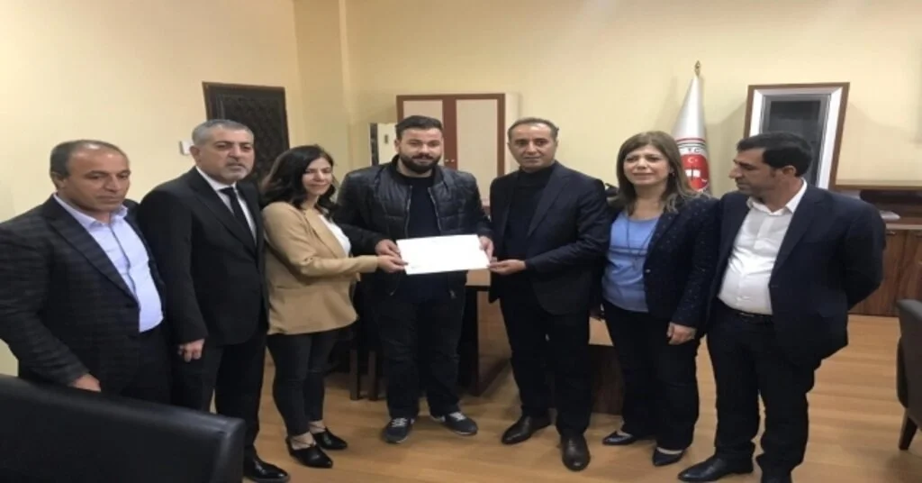 Hdpli Siirt Belediye Başkanı Işık Mazbatasını Aldı