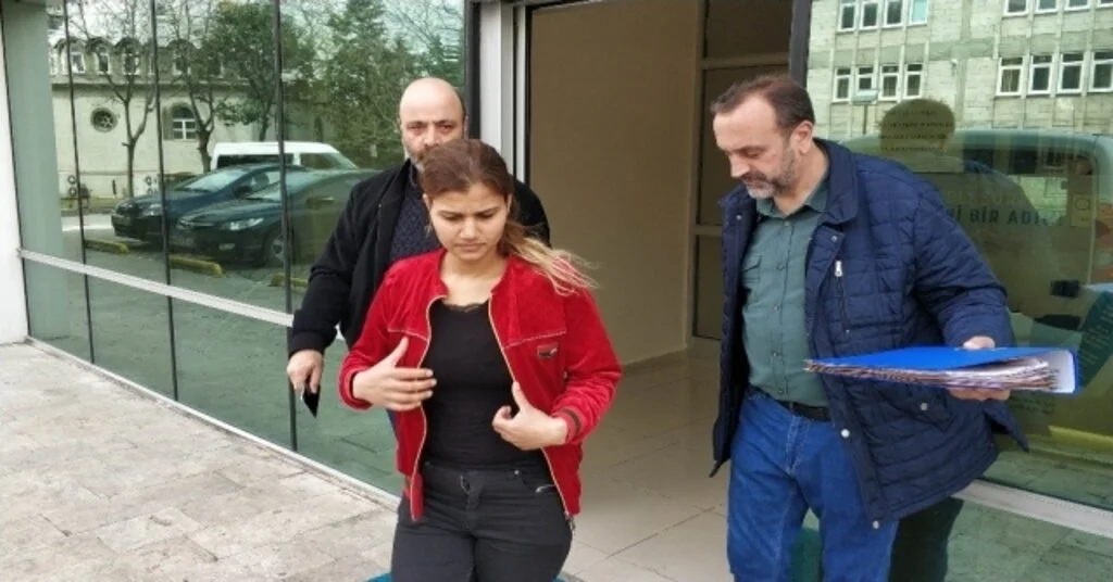 Hırsızlık Suçundan 17 Yakalama Ve 14 Yıl Hapis Cezası Bulunan Genç Kadın Yakalandı