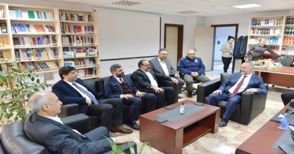 Hukuk Fakültesi Dekanlığında Devir Teslim