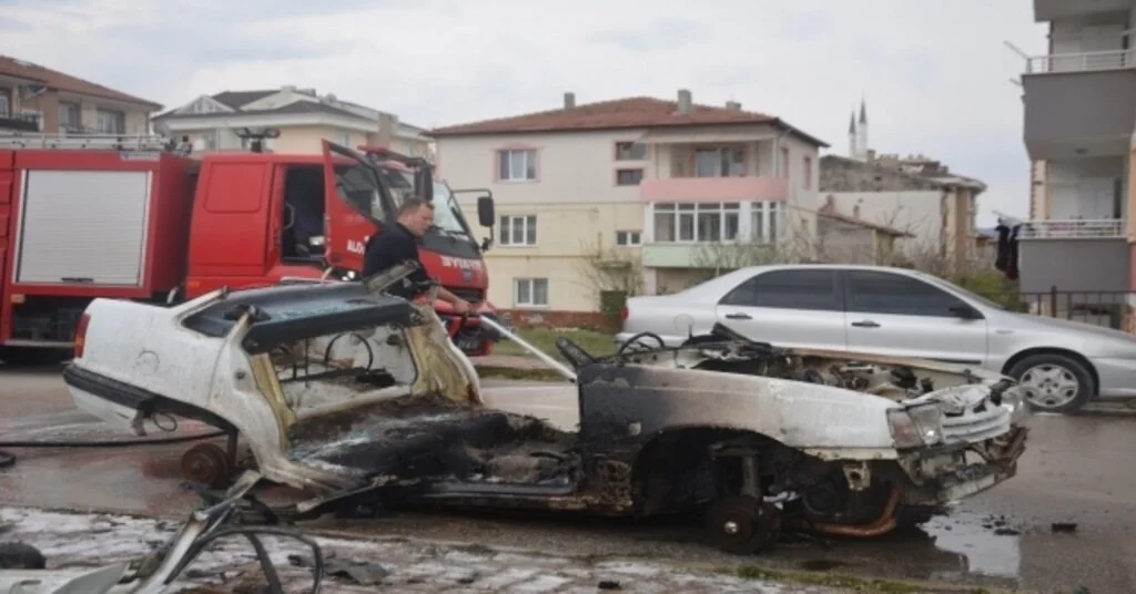 Hurdacılar Aracı Parçalarken Yangın Çıktı
