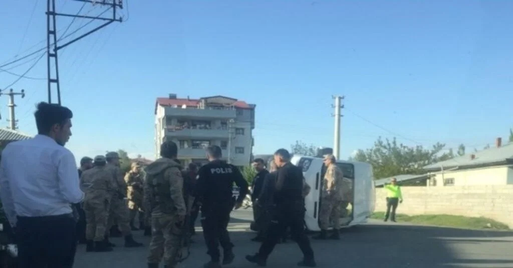 Iğdırda Askeri Araca Tır Arkadan Çarptı: 10 Asker Hafif Yaralandı