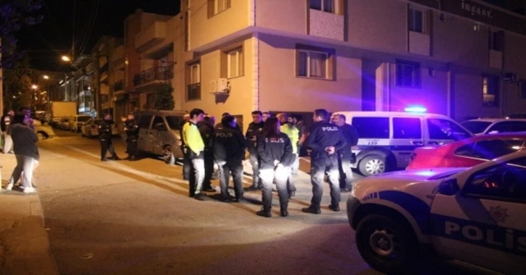 İzmirde Polisin Dur İhtarına Uymayan Sürücü Kovalamaca Sonrasında Yakalandı