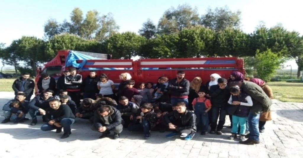 Jandarma 40 Göçmeni Organizatörlerin Elinden Kurtardı