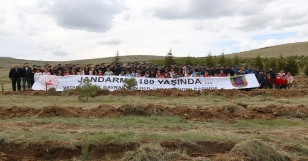 Jandarma Mucur İlçesinde 2 Bin 500 Fidan Dikti