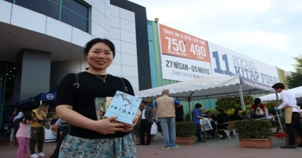 Japon Tajima, Aradığı Kitapları Kocaeli Kitap Fuarında Buldu