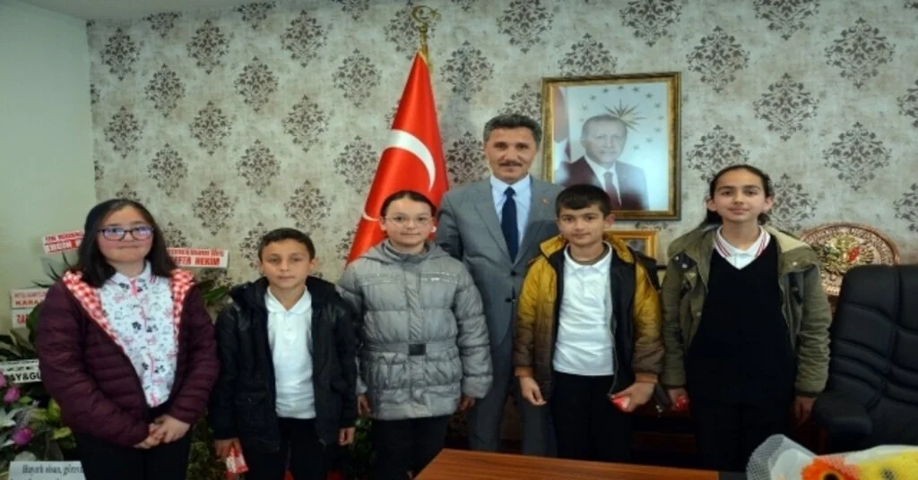 Kabadüzde Öğrenci Belediye Başkanı Oldu