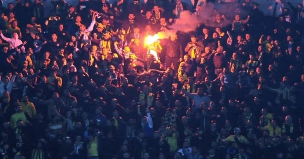 Kadıköyde Tribünler Tıklım Tıklım