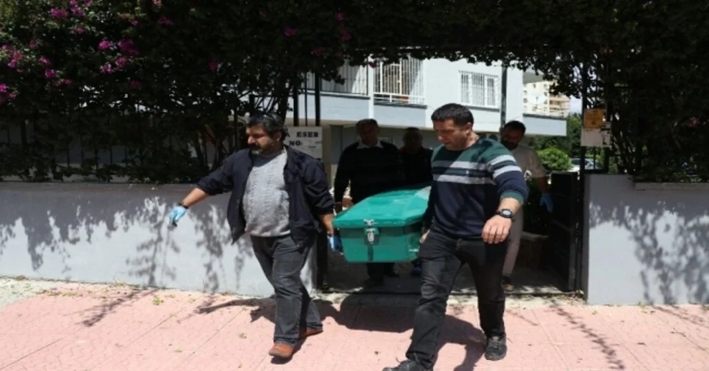 Kadın Öğretmen Evinde Öldürülmüş Halde Bulundu