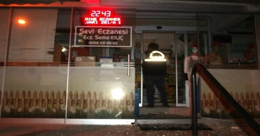Kapalı Eczaneye Kurşun Yağdırdılar