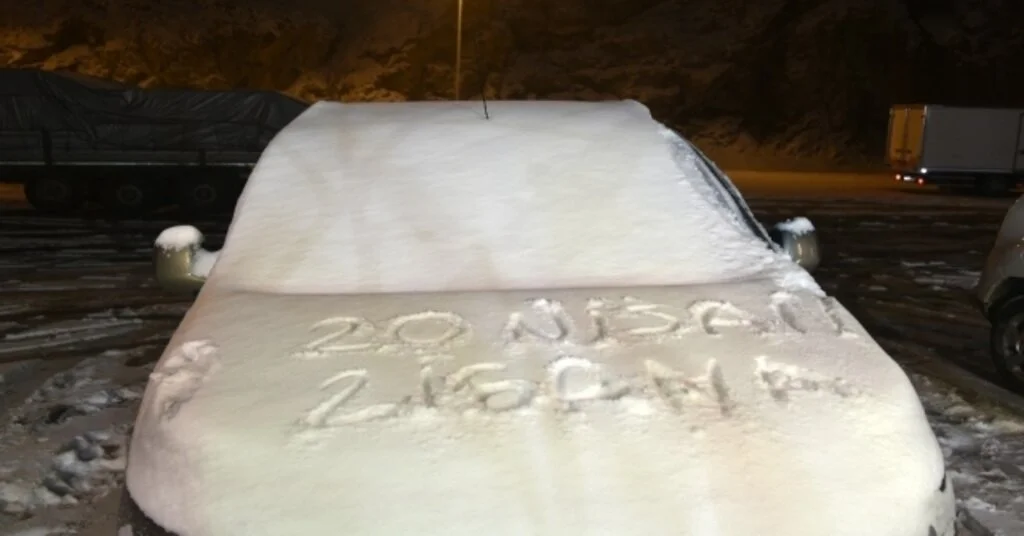 Kar Yağışı Zigana Dağı Geçidinde Ulaşımı Aksattı