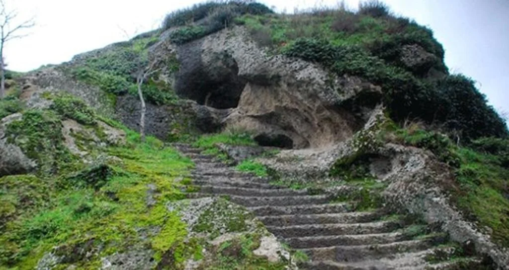 Karadeniz'in İlk İnsan Yerleşkesine Turist Akını