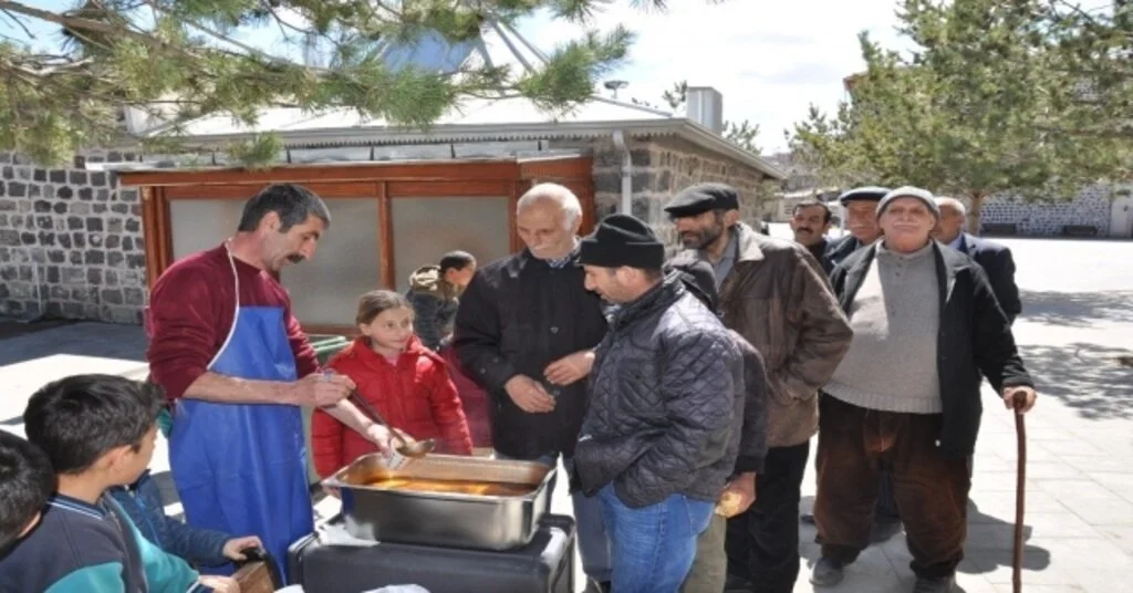 Kars Valiliğinden Vatandaşlara Çorba İkramı