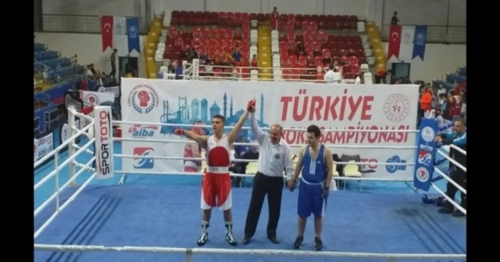 Kayserili Boksör Ömer Açıktan Türkiye Üçüncülüğü