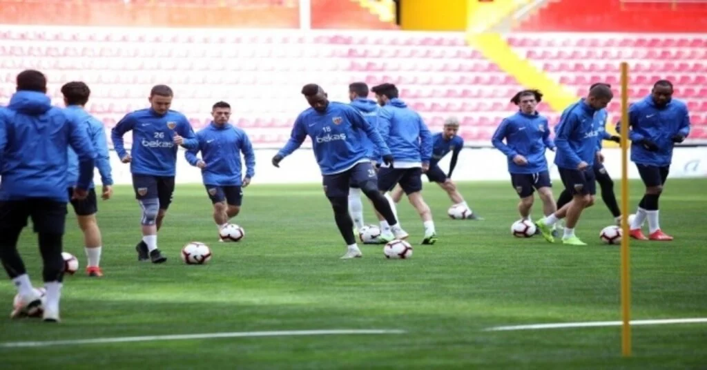 Kayserispor 5 Eksikle Sivasa Gidiyor