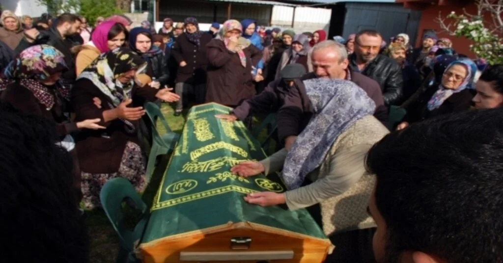 Kaza Kurbanı Gence Gözü Yaşlı Veda