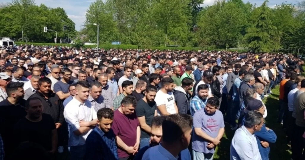 Kazada Ölen Zonguldaklı 3 Genç İçin Almanyada Tören Düzenlendi