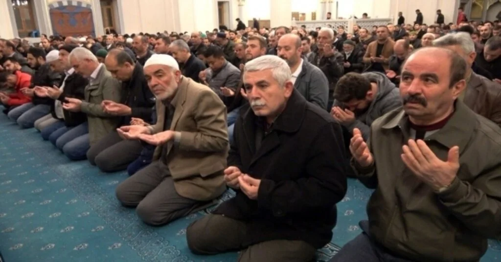 Kırıkkaleliler Miraç Kandilinde Camilere Akın Etti