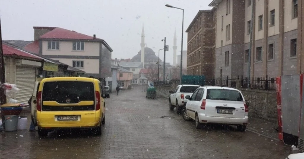 Kışın Çetin Geçtiği Karlıovada Kar Yağışı