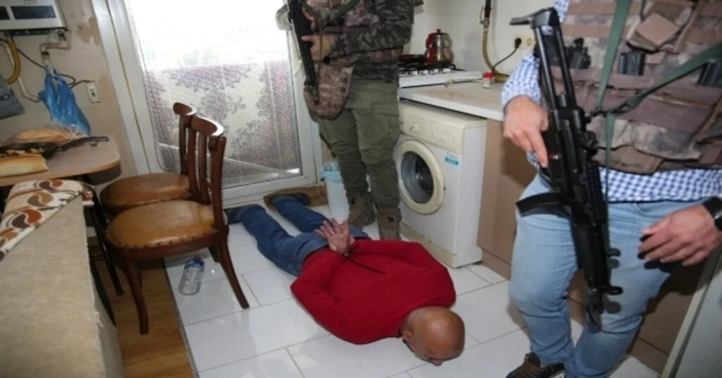 Kocaeli Merkezli Dolandırıcılık Operasyonunda 21 Kişi Tutuklandı