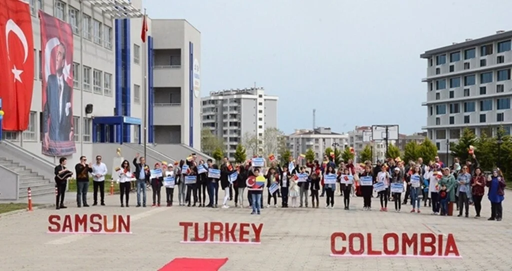 Kolombiyalı Öğrenciler OMÜ Vakfı Koleji'nde