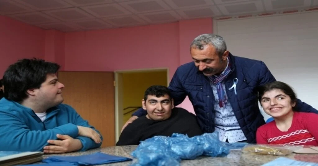 Komünist Başkan İlk Ziyaretini Otizmli Bireylere Yaptı