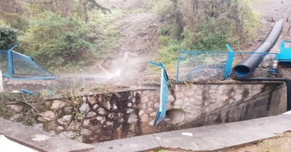 Kontrolden Çıkan Kamyon Su Tesisine Uçtu: 1 Ölü, 2 Yaralı