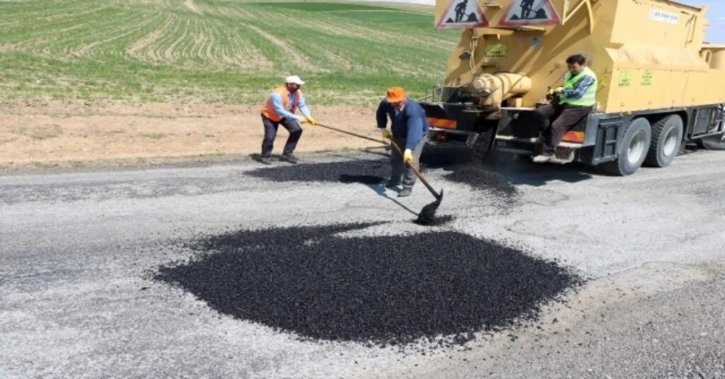 Köy Yollarında Bakım Ve Onarım Çalışmaları Başladı