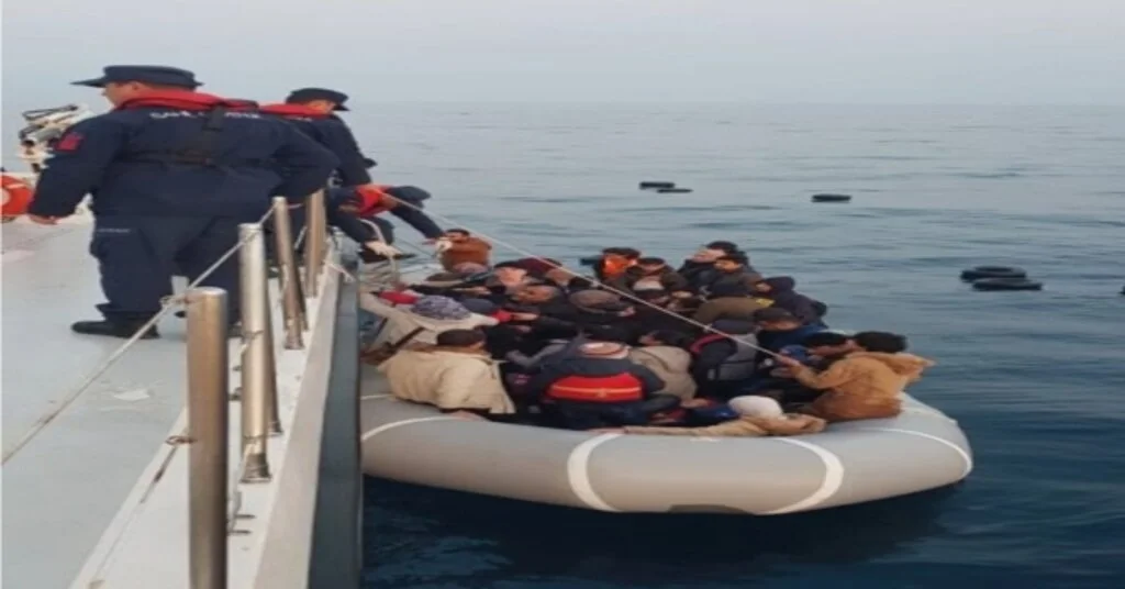 Kuşadası Körfezinde 2 Ayrı Operasyonda 36Sı Çocuk 85 Kaçak Göçmen Yakalandı