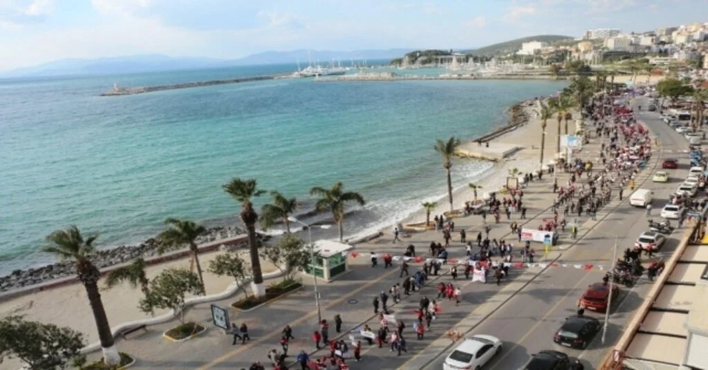 Kuşadasında 2 Kilometre Uzunluğunda Turizm Korteji