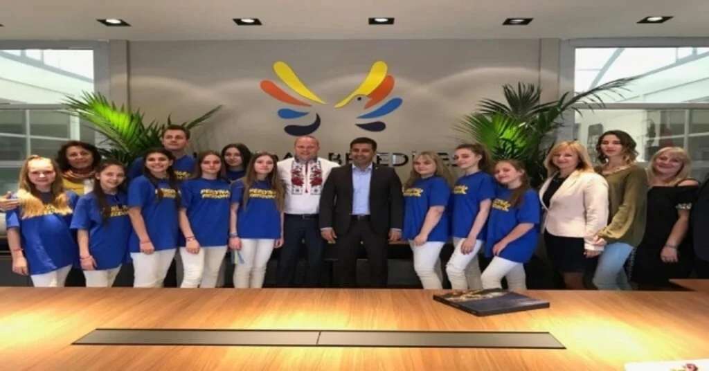 Kuşadasındaki 23 Nisan Coşkusuna Ukraynalı Çocuklar Renk Kattı