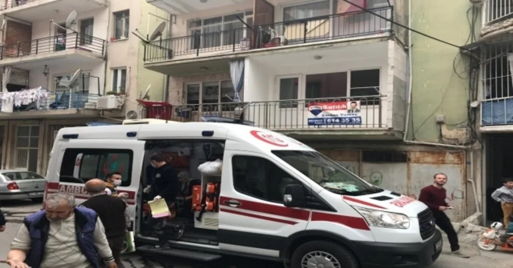 Kuşadasındaki Yangında 1 Kişi Dumandan Zehirlendi
