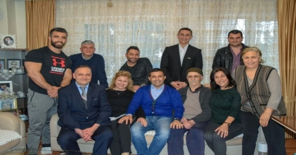 Kuşadasının Yeni Başkanı Ayağının Tozuyla Ev Ziyaretlerine Başladı